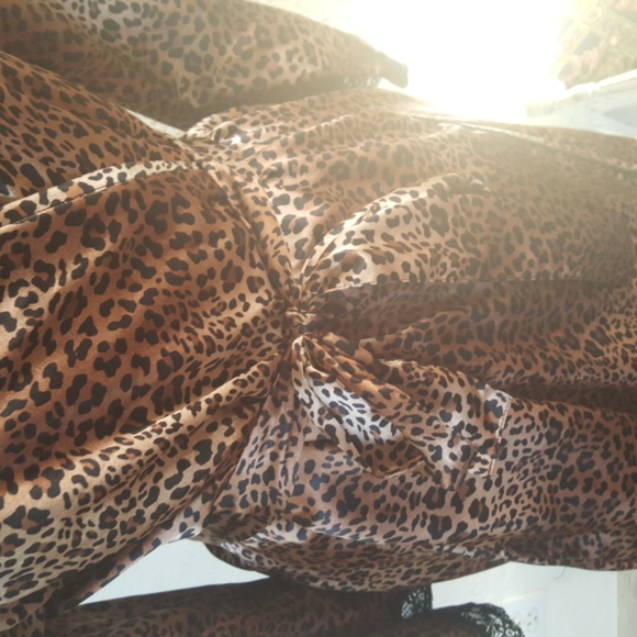 Leopard Print Rode - Picture 3 of 7